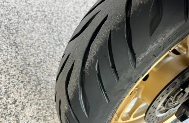 YAMAHA 9 900 GT 2024.  + top case et Akrapovic