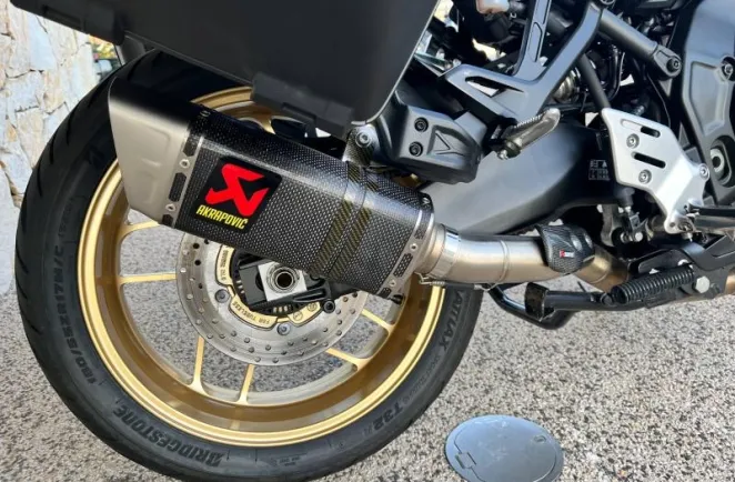 YAMAHA 9 900 GT 2024.  + top case et Akrapovic