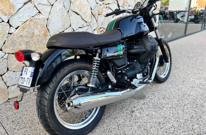 MOTO-GUZZI V7  750