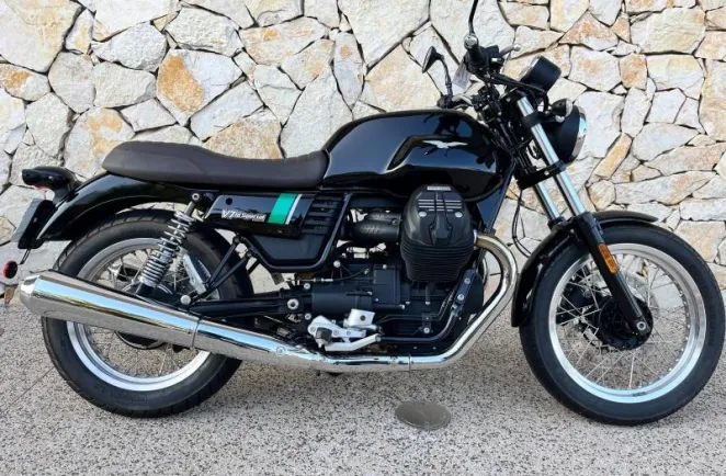 MOTO-GUZZI V7  750