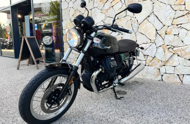 MOTO-GUZZI V7  750