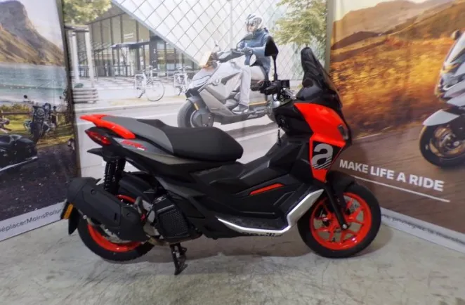 APRILIA SR GT 125