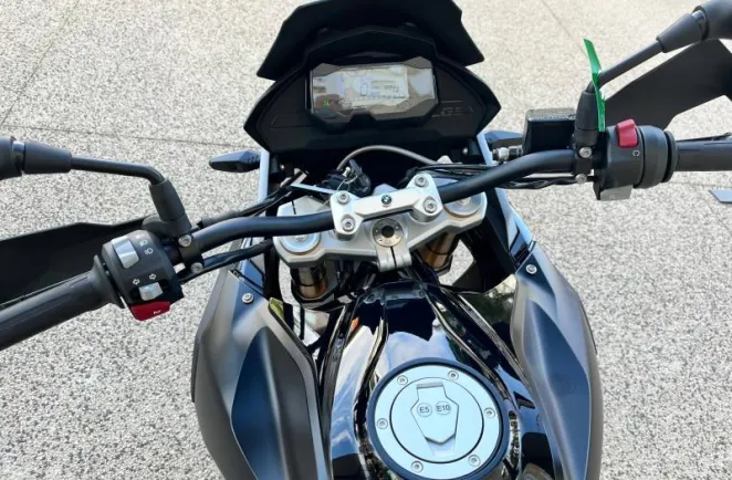 BMW 310 GS 2025 + top case