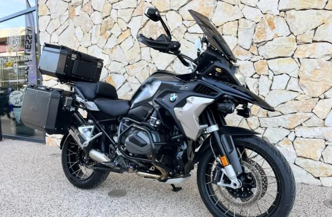 BMW 1250 GS TRIPLE BLACK FULL OPTION