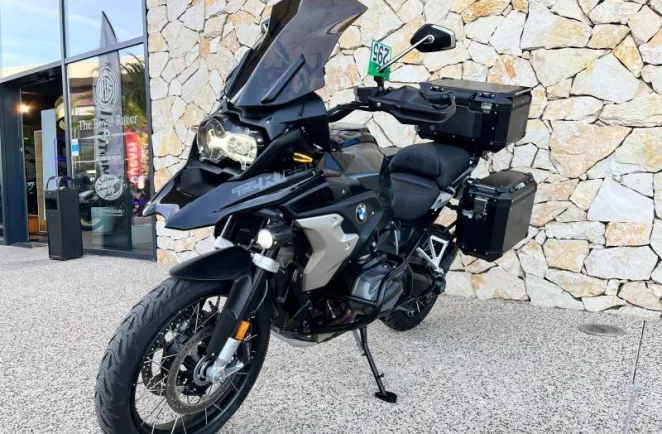 BMW 1250 GS TRIPLE BLACK FULL OPTION