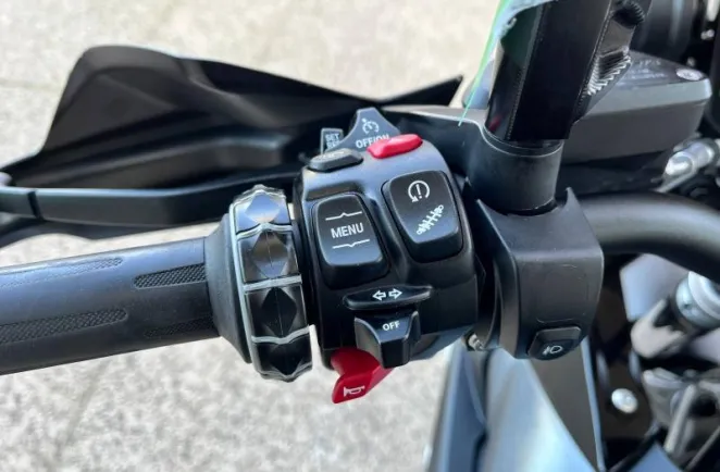 BMW 1250 GS TRIPLE BLACK FULL OPTION