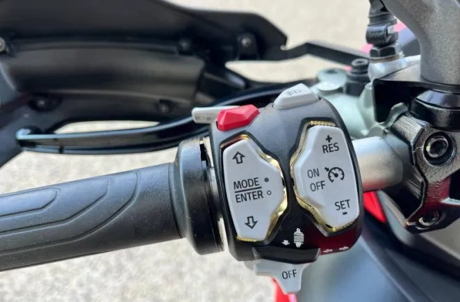 DUCATI V2 S 937 2024 Garantie jusqu'a 2028