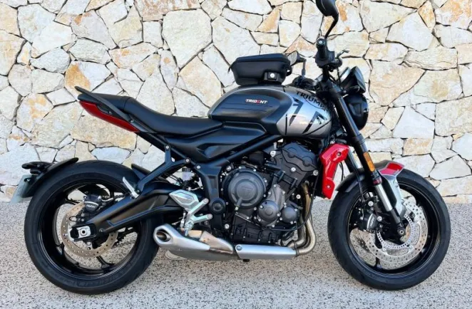 TRIUMPH 660 + OPTION.    950 KM SEULEMENT