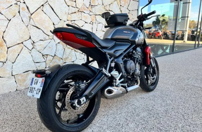 TRIUMPH 660 + OPTION.    950 KM SEULEMENT