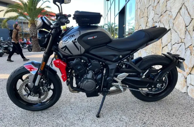 TRIUMPH 660 + OPTION.    950 KM SEULEMENT
