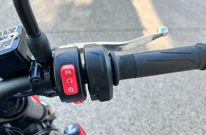 TRIUMPH 660 + OPTION.    950 KM SEULEMENT