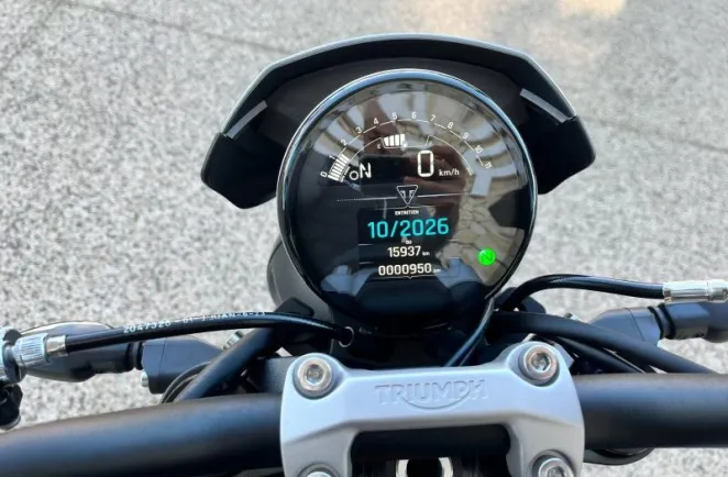 TRIUMPH 660 + OPTION.    950 KM SEULEMENT