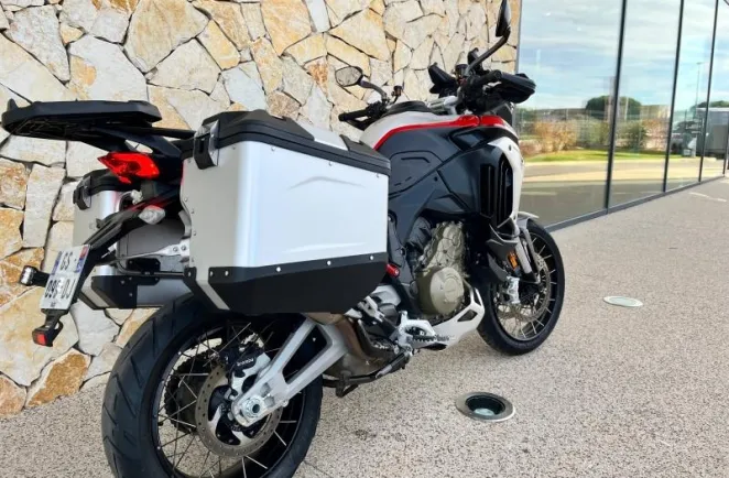 DUCATI V4 Rally 1160 Adventure Travel & Radar
