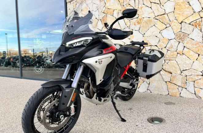 DUCATI V4 Rally 1160 Adventure Travel & Radar