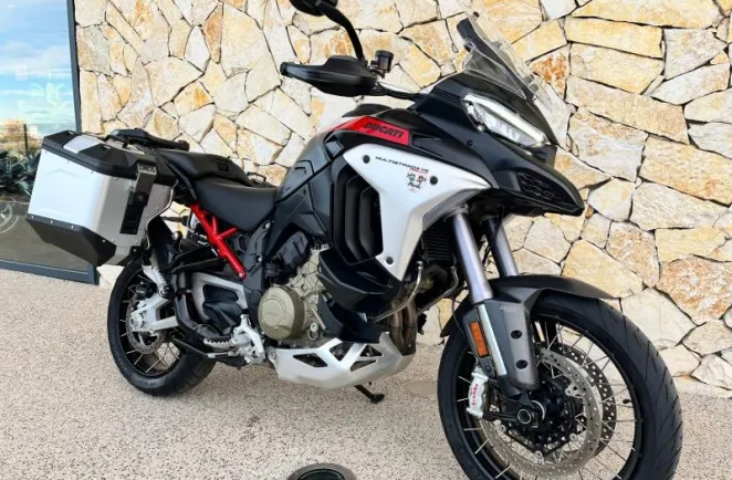 DUCATI V4 Rally 1160 Adventure Travel & Radar