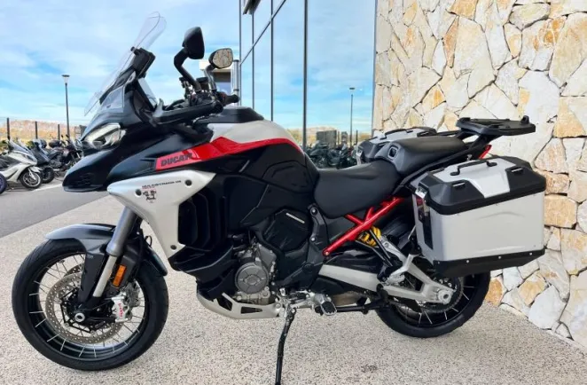DUCATI V4 Rally 1160 Adventure Travel & Radar