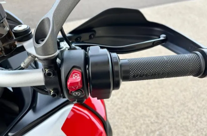 DUCATI V4 Rally 1160 Adventure Travel & Radar