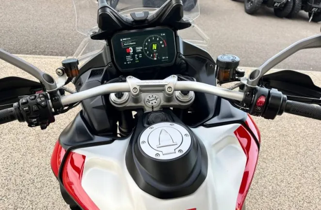 DUCATI V4 Rally 1160 Adventure Travel & Radar