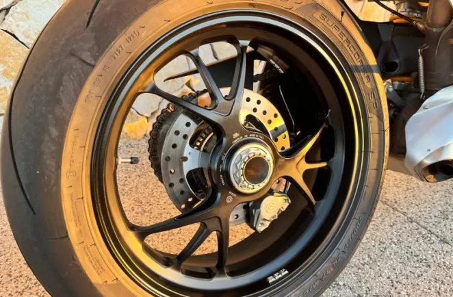 DUCATI V4 1103 S V4S avec une garantie 24 mois