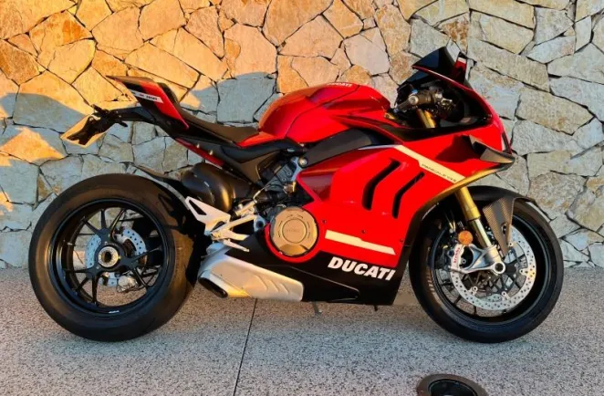 DUCATI V4 1103 S V4S avec une garantie 24 mois