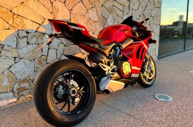 DUCATI V4 1103 S V4S avec une garantie 24 mois