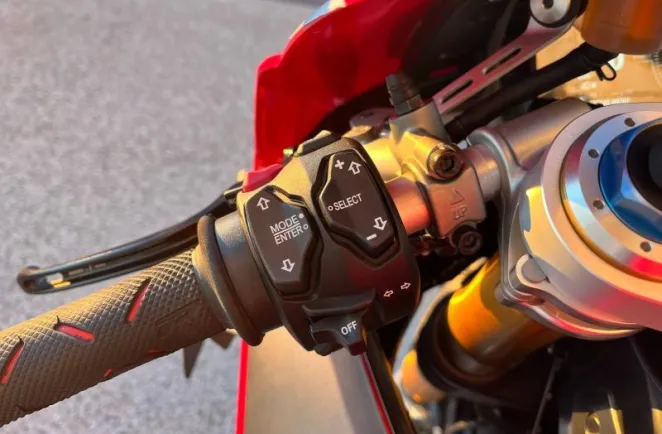 DUCATI V4 1103 S V4S avec une garantie 24 mois
