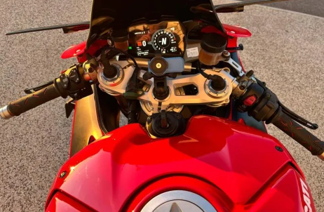 DUCATI V4 1103 S V4S avec une garantie 24 mois