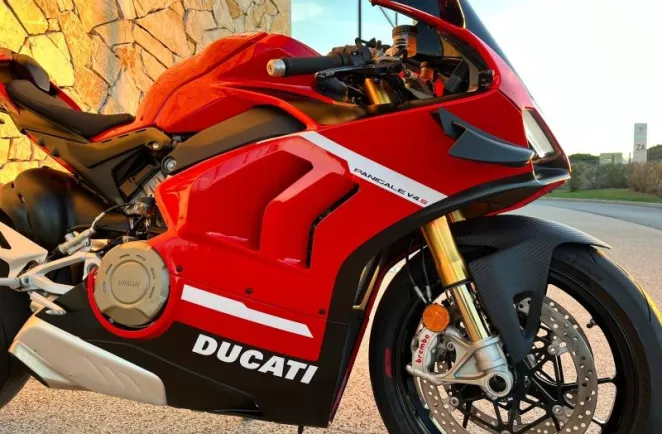 DUCATI V4 1103 S V4S avec une garantie 24 mois