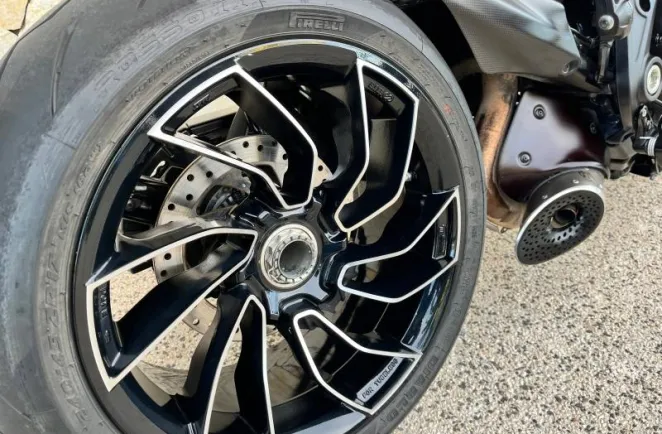 DUCATI 1260 S options Termignioni et jantes