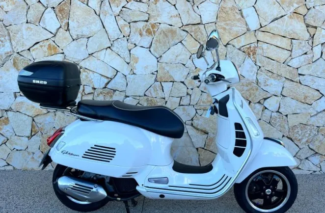 VESPA 125  Classic avec top case