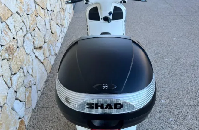 VESPA 125  Classic avec top case