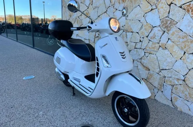 VESPA 125  Classic avec top case