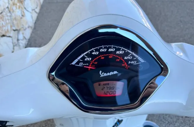 VESPA 125  Classic avec top case