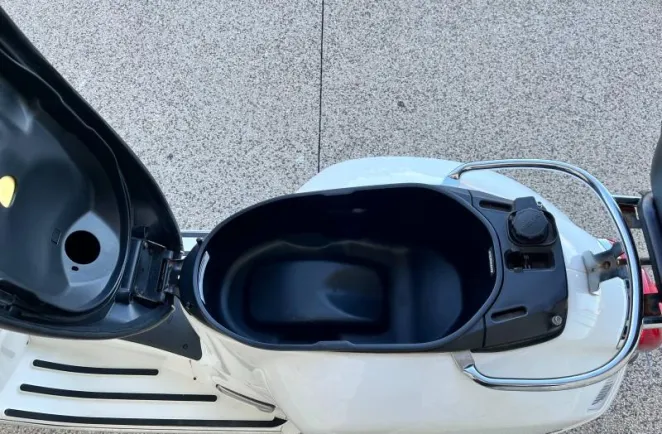 VESPA 125  Classic avec top case