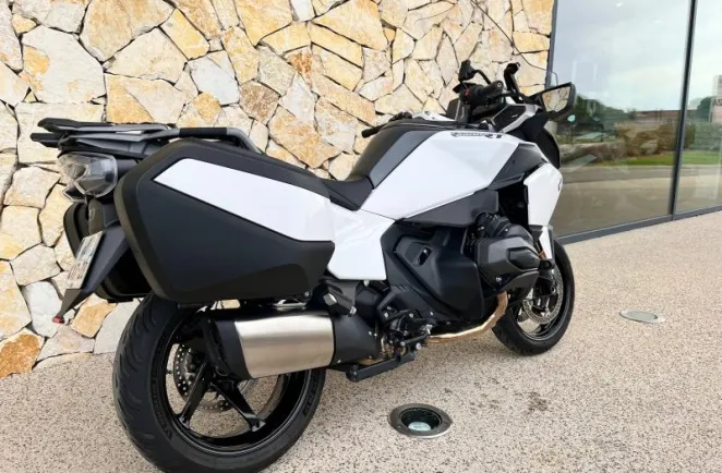 BMW 1300 RT BOITE AUTO. MOTO DE DIRECTION