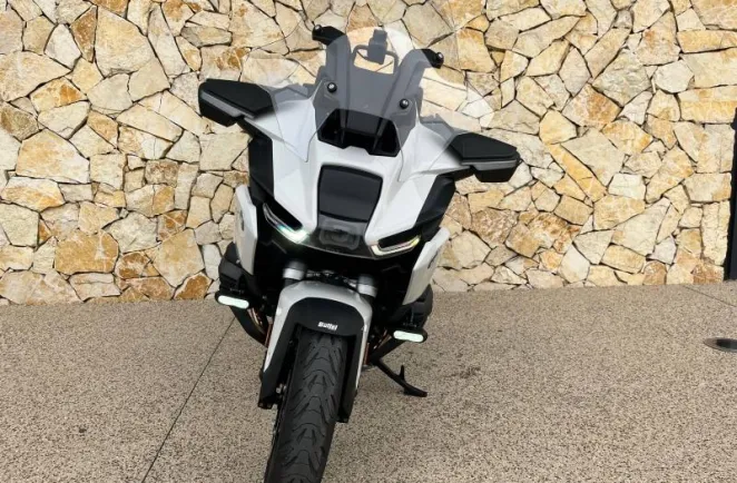 BMW 1300 RT BOITE AUTO. MOTO DE DIRECTION