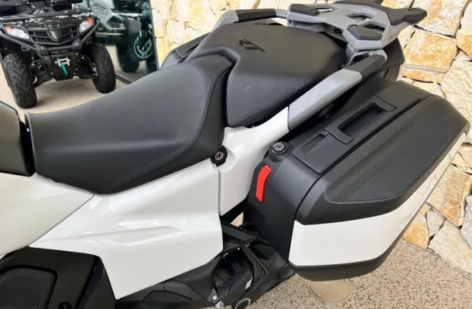 BMW 1300 RT BOITE AUTO. MOTO DE DIRECTION