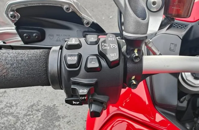 DUCATI V4 Rally 1160 Adventure Travel & Radar