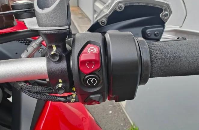 DUCATI V4 Rally 1160 Adventure Travel & Radar