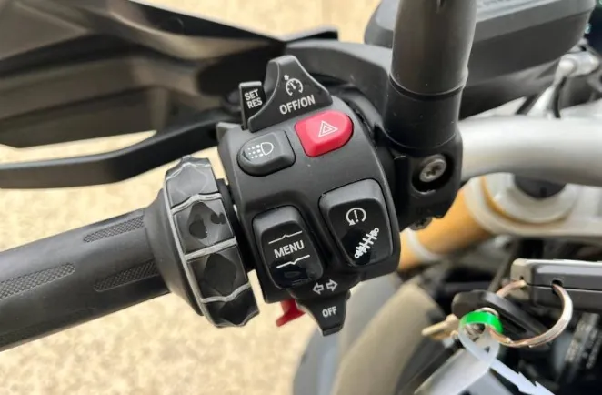 BMW 1250 R + FULL PACK + OPTIONS