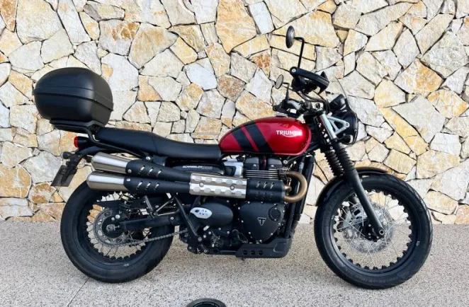 TRIUMPH 900 A2 AVEC BEAUCOUP D'OPTIONS