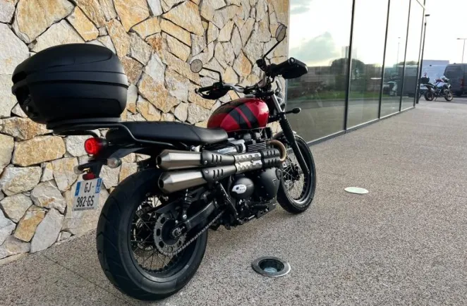 TRIUMPH 900 A2 AVEC BEAUCOUP D'OPTIONS