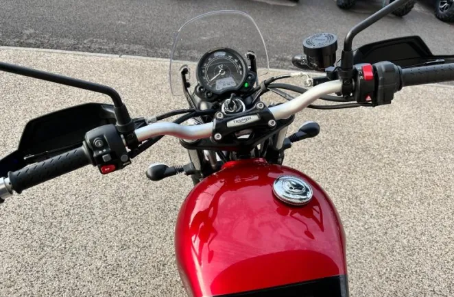 TRIUMPH 900 A2 AVEC BEAUCOUP D'OPTIONS