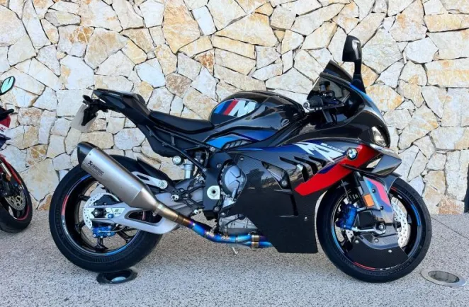 BMW 1000 RR Avec ligne Racing Akra + origine Akra