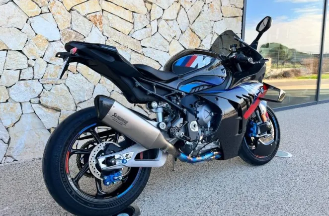 BMW 1000 RR Avec ligne Racing Akra + origine Akra