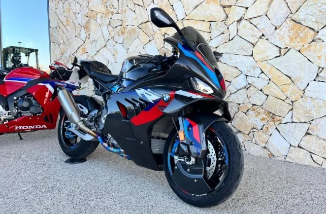 BMW 1000 RR Avec ligne Racing Akra + origine Akra