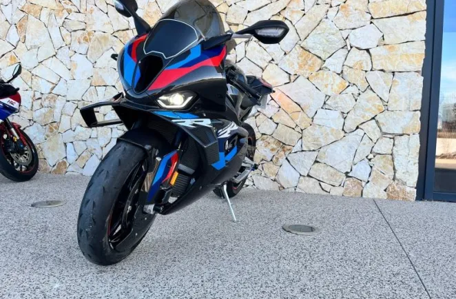 BMW 1000 RR Avec ligne Racing Akra + origine Akra
