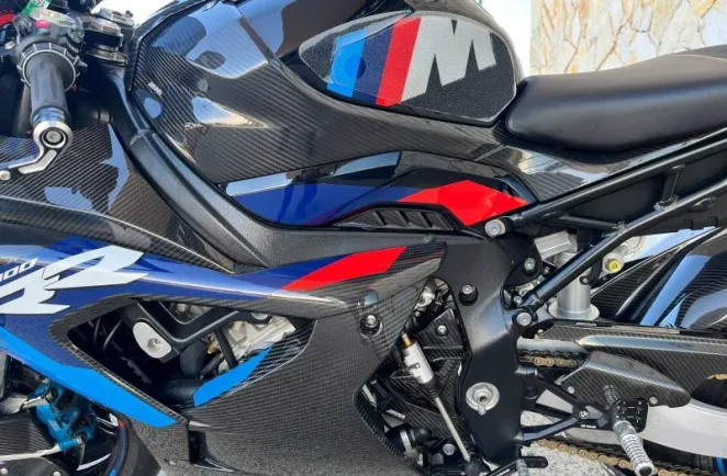 BMW 1000 RR Avec ligne Racing Akra + origine Akra