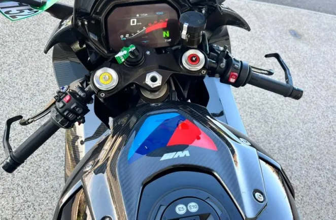 BMW 1000 RR Avec ligne Racing Akra + origine Akra