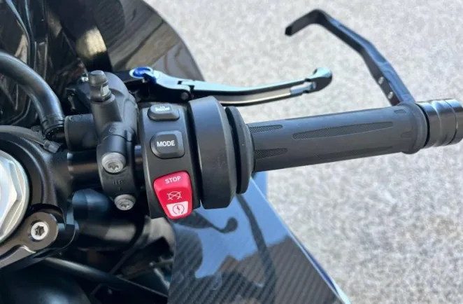 BMW 1000 RR Avec ligne Racing Akra + origine Akra